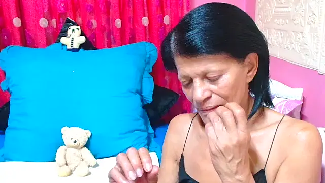 Snapshot of SLUTTYROXY chatting on February 9, 5:43 pm SLUTTYROXY online show from February 9, 5:43 pm