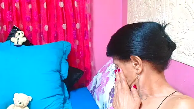 Snapshot of SLUTTYROXY chatting on February 9, 8:45 pm SLUTTYROXY online show from February 9, 8:45 pm