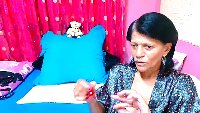 Snapshot of SLUTTYROXY chatting on February 10, 6:53 am SLUTTYROXY online show from February 10, 6:53 am