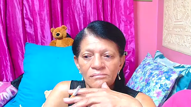 Snapshot of SLUTTYROXY chatting on March 18, 2:36 am SLUTTYROXY online show from March 18, 2:36 am