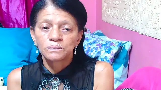 Snapshot of SLUTTYROXY chatting on March 18, 8:47 am SLUTTYROXY online show from March 18, 8:47 am