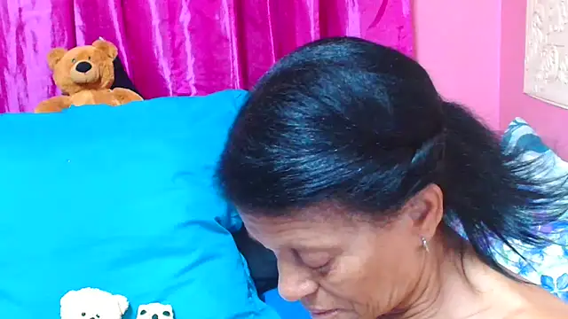 Snapshot of SLUTTYROXY chatting on March 19, 5:30 am SLUTTYROXY online show from March 19, 5:30 am