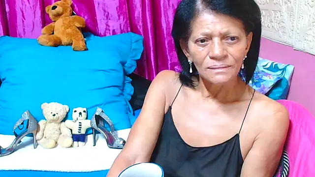 Snapshot of SLUTTYROXY chatting on March 20, 9:15 am SLUTTYROXY online show from March 20, 9:15 am