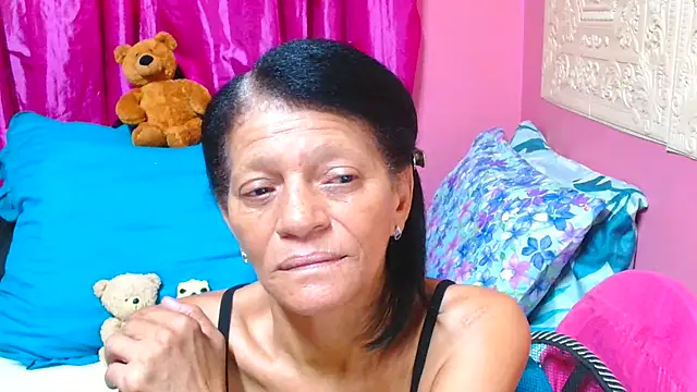 Snapshot of SLUTTYROXY chatting on March 21, 7:44 am SLUTTYROXY online show from March 21, 7:44 am