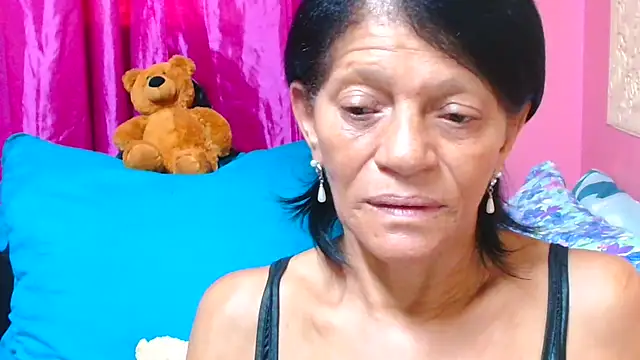 Snapshot of SLUTTYROXY chatting on March 23, 6:05 am SLUTTYROXY online show from March 23, 6:05 am