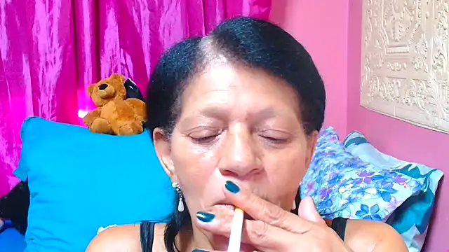 Snapshot of SLUTTYROXY chatting on March 23, 9:10 am SLUTTYROXY online show from March 23, 9:10 am