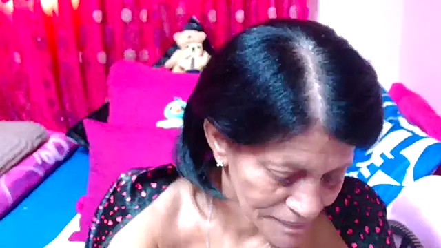 Snapshot of SLUTTYROXY chatting on September 15, 6:24 am SLUTTYROXY online show from September 15, 6:24 am