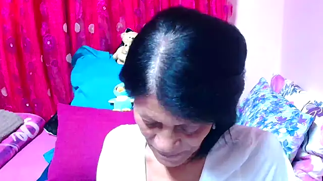 Snapshot of SLUTTYROXY chatting on September 19, 7:32 am SLUTTYROXY online show from September 19, 7:32 am