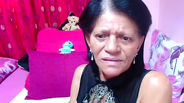 Snapshot of SLUTTYROXY chatting on October 2, 6:53 am SLUTTYROXY online show from October 2, 6:53 am