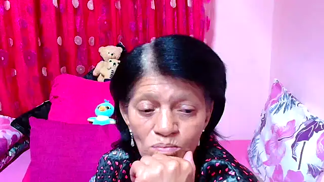 Snapshot of SLUTTYROXY chatting on October 6, 7:06 am SLUTTYROXY online show from October 6, 7:06 am