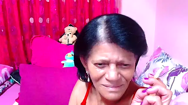 Snapshot of SLUTTYROXY chatting on October 6, 7:33 pm SLUTTYROXY online show from October 6, 7:33 pm