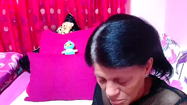 Snapshot of SLUTTYROXY chatting on October 9, 6:00 am SLUTTYROXY online show from October 9, 6:00 am