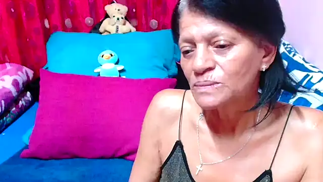 Snapshot of SLUTTYROXY chatting on October 15, 6:35 am SLUTTYROXY online show from October 15, 6:35 am