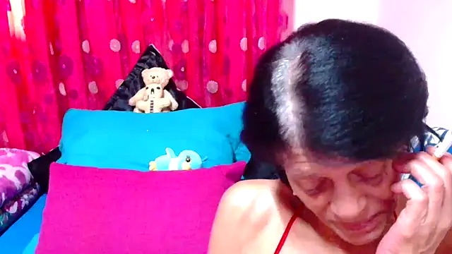 Snapshot of SLUTTYROXY chatting on October 16, 6:47 am SLUTTYROXY online show from October 16, 6:47 am