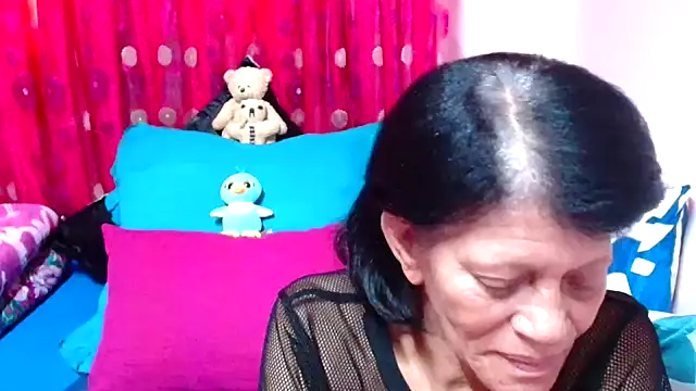 Snapshot of SLUTTYROXY chatting on October 17, 6:38 am SLUTTYROXY online show from October 17, 6:38 am