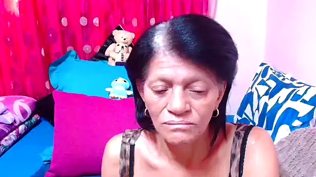 Snapshot of SLUTTYROXY chatting on October 21, 7:31 am SLUTTYROXY online show from October 21, 7:31 am