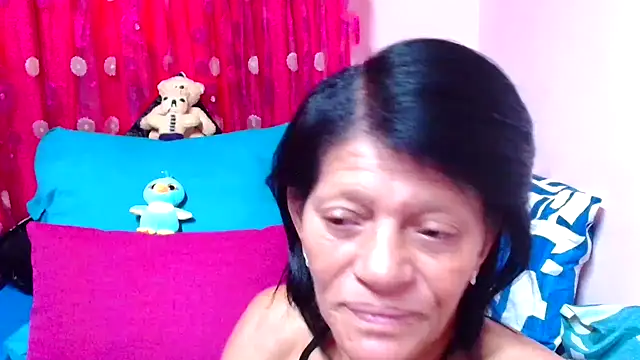 Snapshot of SLUTTYROXY chatting on October 25, 5:37 am SLUTTYROXY online show from October 25, 5:37 am