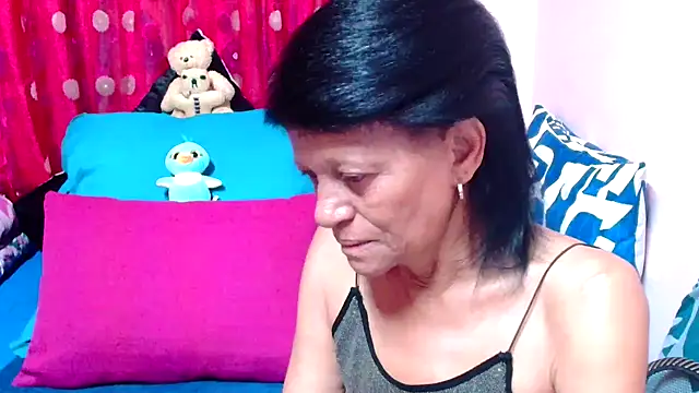 Snapshot of SLUTTYROXY chatting on October 27, 6:06 am SLUTTYROXY online show from October 27, 6:06 am