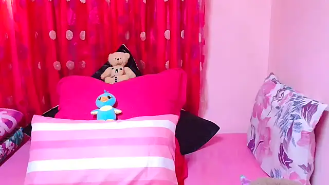 Snapshot of SLUTTYROXY chatting on October 31, 7:20 am SLUTTYROXY online show from October 31, 7:20 am