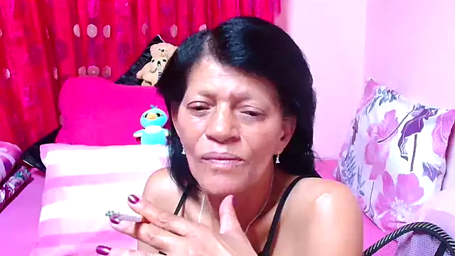 Snapshot of SLUTTYROXY chatting on October 31, 7:26 pm SLUTTYROXY online show from October 31, 7:26 pm