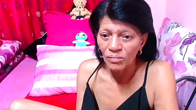 Snapshot of SLUTTYROXY chatting on November 1, 7:32 am SLUTTYROXY online show from November 1, 7:32 am