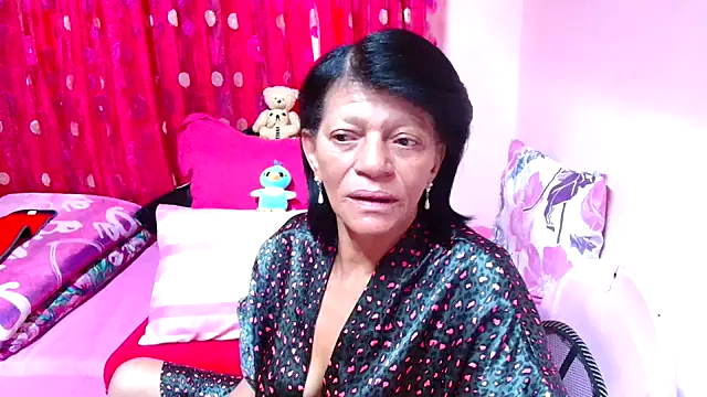 Snapshot of SLUTTYROXY chatting on November 5, 6:35 am SLUTTYROXY online show from November 5, 6:35 am