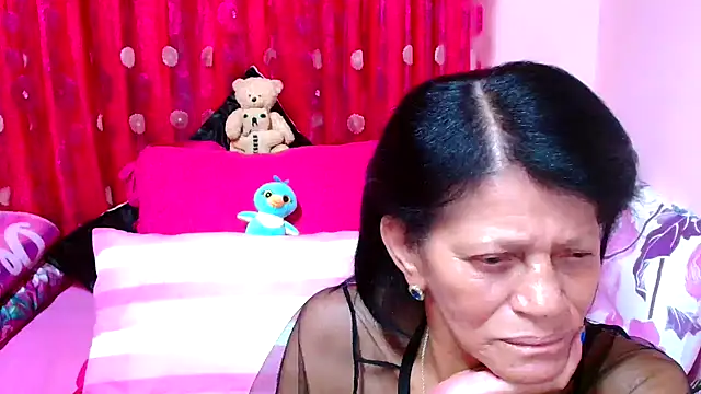 Snapshot of SLUTTYROXY chatting on November 6, 6:47 am SLUTTYROXY online show from November 6, 6:47 am