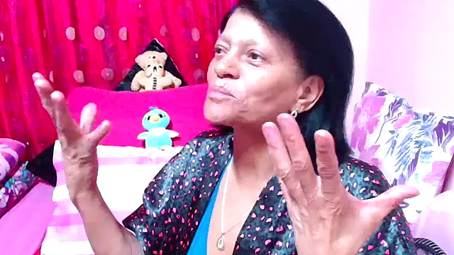 Snapshot of SLUTTYROXY chatting on November 7, 7:19 am SLUTTYROXY online show from November 7, 7:19 am