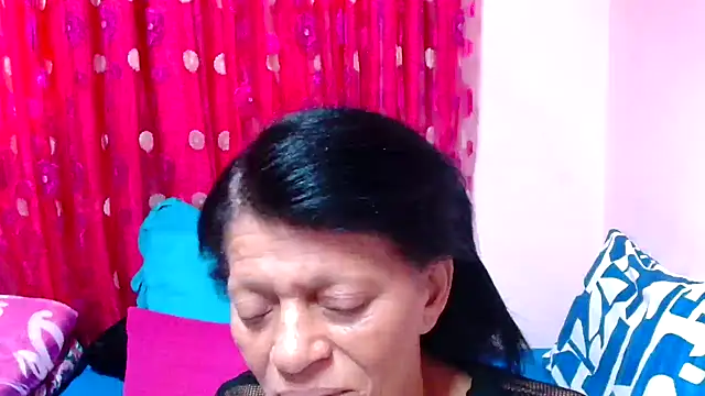 Snapshot of SLUTTYROXY chatting on November 17, 5:46 am SLUTTYROXY online show from November 17, 5:46 am