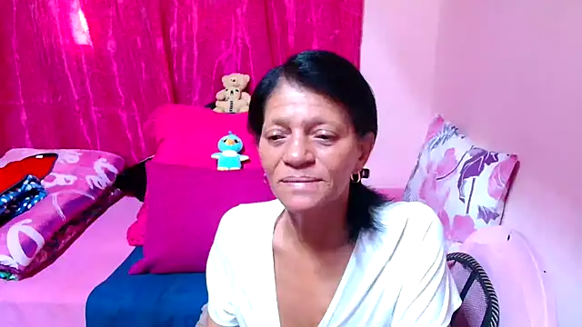 Snapshot of SLUTTYROXY chatting on November 29, 7:33 am SLUTTYROXY online show from November 29, 7:33 am