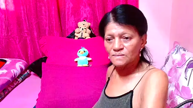 Snapshot of SLUTTYROXY chatting on December 1, 6:07 am SLUTTYROXY online show from December 1, 6:07 am