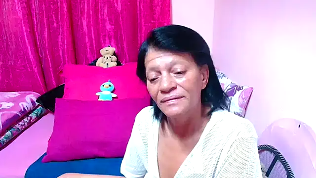 Snapshot of SLUTTYROXY chatting on December 3, 6:21 am SLUTTYROXY online show from December 3, 6:21 am