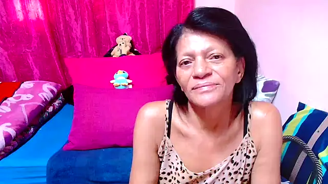 Snapshot of SLUTTYROXY chatting on December 5, 6:55 am SLUTTYROXY online show from December 5, 6:55 am