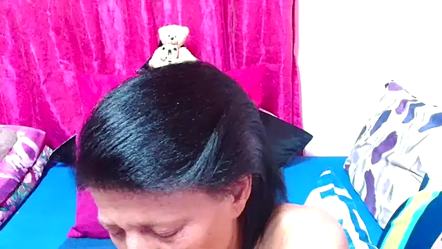 Snapshot of SLUTTYROXY chatting on December 5, 7:10 pm SLUTTYROXY online show from December 5, 7:10 pm