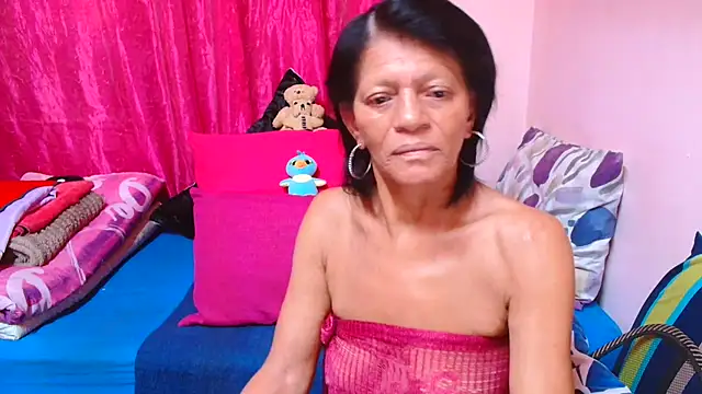 Snapshot of SLUTTYROXY chatting on December 14, 9:14 am SLUTTYROXY online show from December 14, 9:14 am