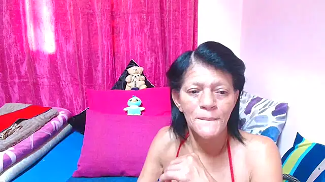 Snapshot of SLUTTYROXY chatting on December 16, 6:18 am SLUTTYROXY online show from December 16, 6:18 am