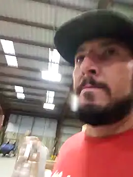 Snapshot of UncutHammer69 chatting on December 8, 12:40 am UncutHammer69 online show from December 8, 12:40 am