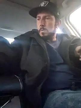 Snapshot of UncutHammer69 chatting on December 13, 4:16 pm UncutHammer69 online show from December 13, 4:16 pm