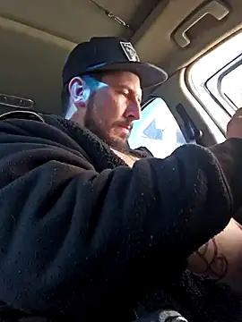 Snapshot of UncutHammer69 chatting on January 5, 6:02 pm UncutHammer69 online show from January 5, 6:02 pm