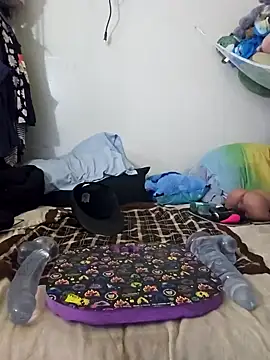 Snapshot of UncutHammer69 chatting on January 15, 6:51 pm UncutHammer69 online show from January 15, 6:51 pm