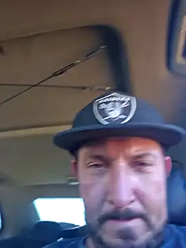 Snapshot of UncutHammer69 chatting on February 2, 7:25 pm UncutHammer69 online show from February 2, 7:25 pm