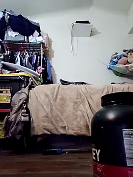 Snapshot of UncutHammer69 chatting on February 4, 10:45 pm UncutHammer69 online show from February 4, 10:45 pm