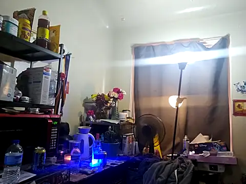 Snapshot of UncutHammer69 chatting on February 28, 7:35 pm UncutHammer69 online show from February 28, 7:35 pm