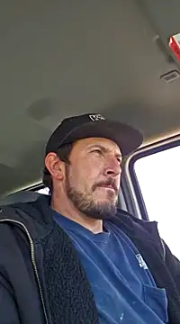 Snapshot of UncutHammer69 chatting on March 20, 6:31 pm UncutHammer69 online show from March 20, 6:31 pm