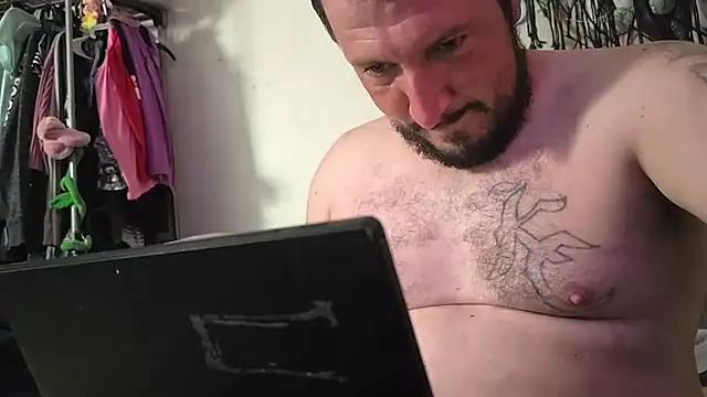 Snapshot of UncutHammer69 chatting on September 21, 12:29 pm UncutHammer69 online show from September 21, 12:29 pm