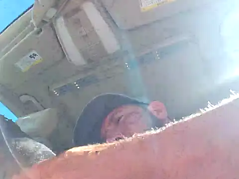 Snapshot of UncutHammer69 chatting on October 1, 8:15 pm UncutHammer69 online show from October 1, 8:15 pm