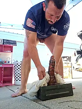 Snapshot of UncutHammer69 chatting on October 12, 4:28 pm UncutHammer69 online show from October 12, 4:28 pm