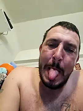 Snapshot of UncutHammer69 chatting on October 28, 7:05 pm UncutHammer69 online show from October 28, 7:05 pm