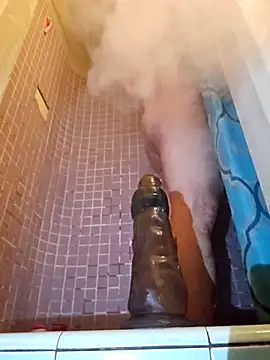 Snapshot of UncutHammer69 chatting on November 25, 4:56 am UncutHammer69 online show from November 25, 4:56 am