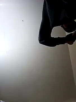 Snapshot of UncutHammer69 chatting on December 2, 5:35 am UncutHammer69 online show from December 2, 5:35 am